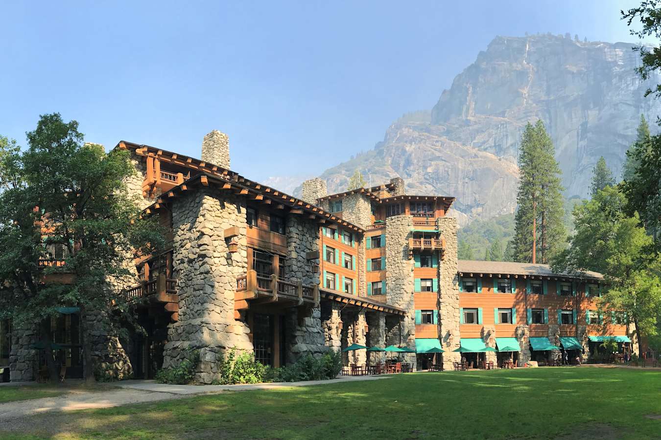 Hotels/Resorts